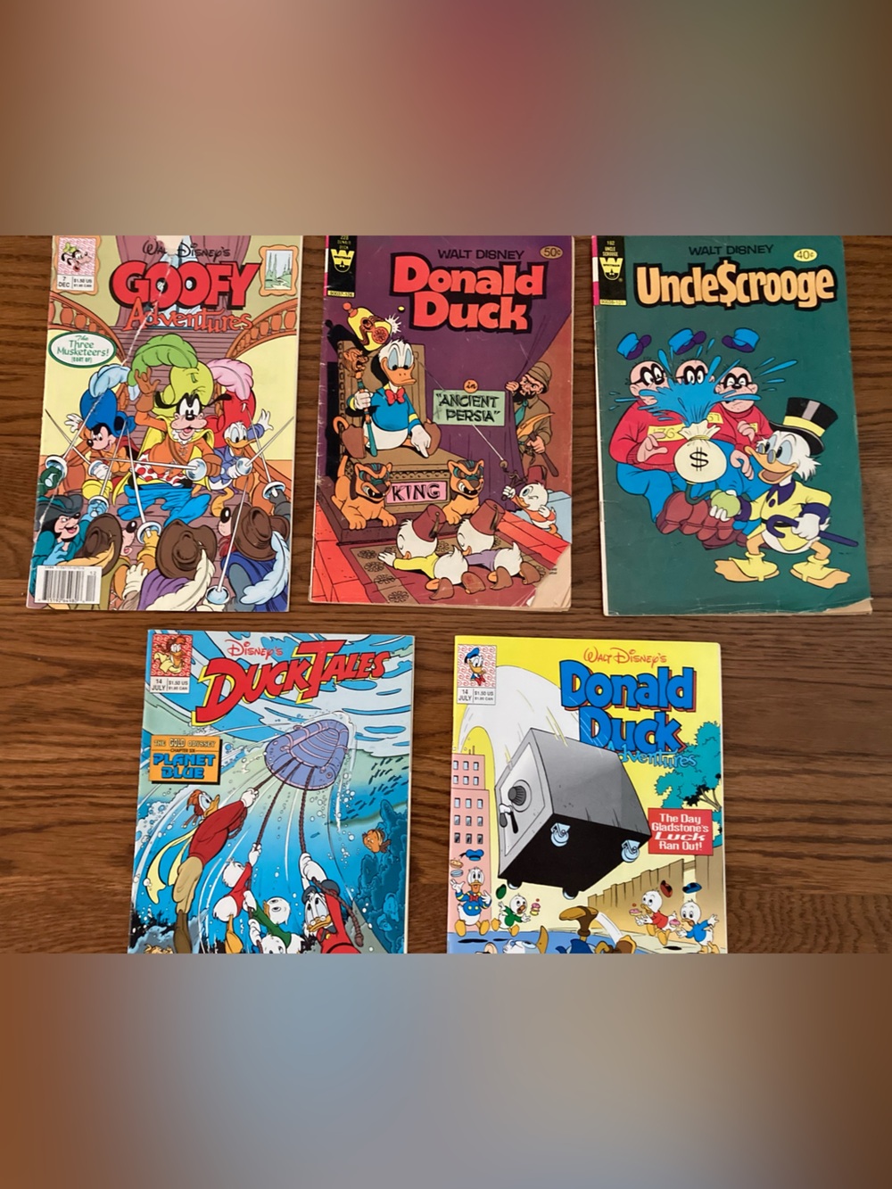 Lot of 5 vintage comic books Walt Disney Goofy Donald Duck Scrooge Ducktails